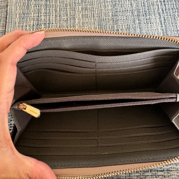 Coach wallet zip around accordion EUC - Picture 3 of 8